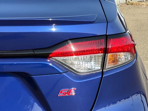 Used 2021 Toyota Corolla SE w/ SE Premium Package FWD image 21