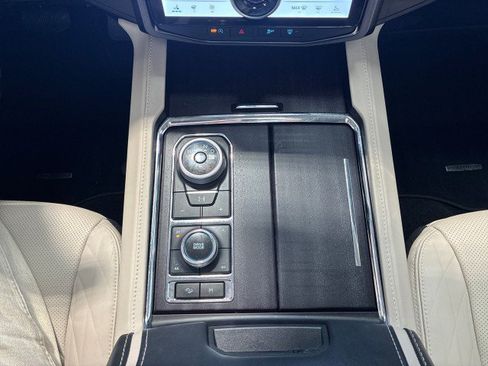 Used 2023 Ford Expedition Platinum AWD/4WD image 23