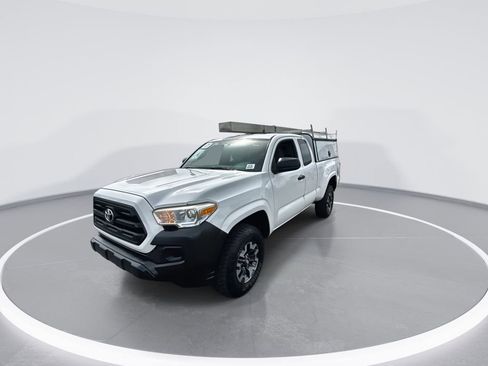 Used 2017 Toyota Tacoma SR image 4
