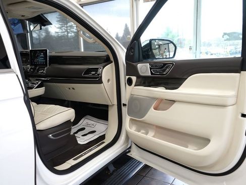 Used 2020 Lincoln Navigator Black Label w/ Cargo Convenience Package image 51