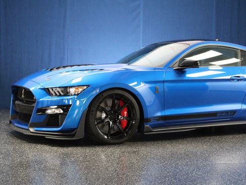 Used 2020 Ford Mustang Shelby GT500 w/ Technology Package RWD image 5