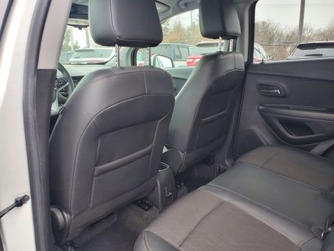 Certified 2022 Chevrolet Trax LT w/ LT Convenience Package image 13