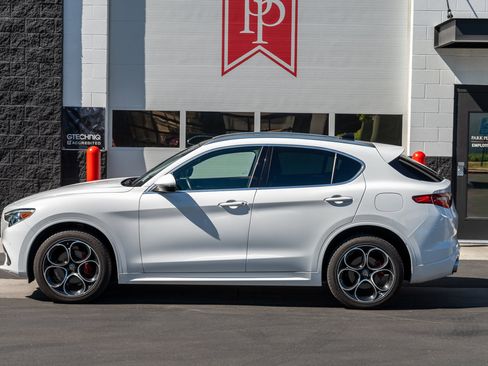 Used 2020 Alfa Romeo Stelvio Ti w/ Active Blind Spot Package AWD/4WD image 57
