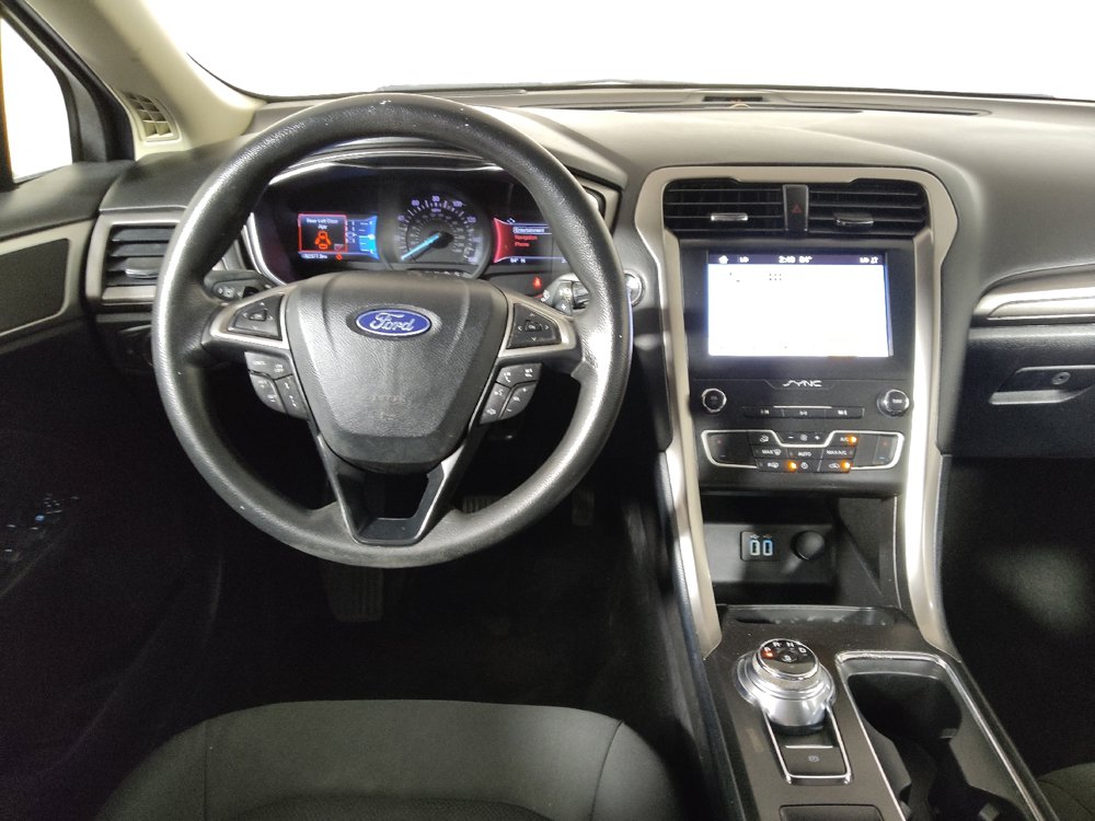 Used 2019 Ford Fusion SE FWD image 22