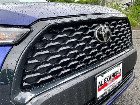 Used 2022 Toyota Corolla Cross LE w/ Moonroof Package AWD/4WD image 29