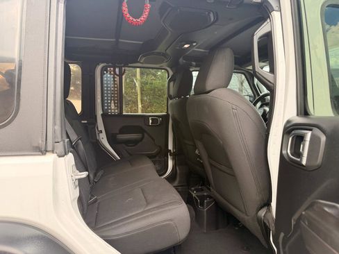 Used 2018 Jeep Wrangler Unlimited Sport S image 22