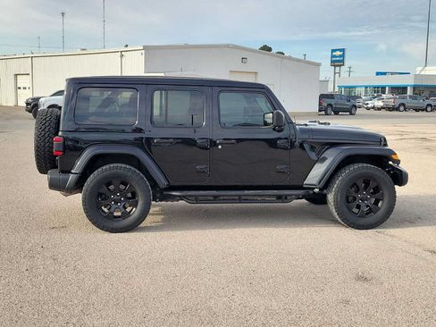 Used 2019 Jeep Wrangler Unlimited Sahara AWD/4WD image 9