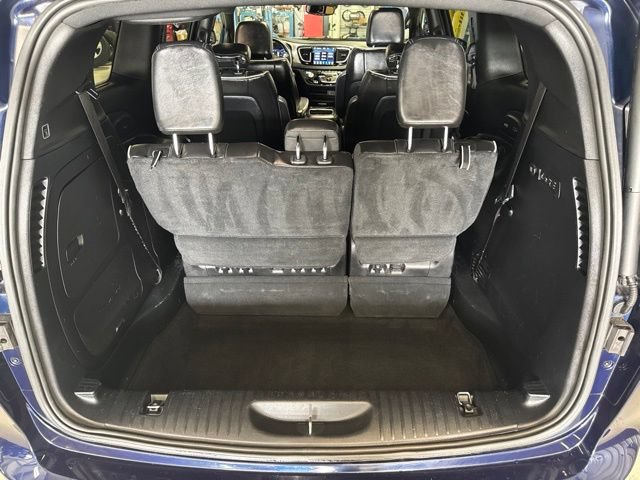 Used 2019 Chrysler Pacifica Limited w/ Advanced Safetytec Group FWD image 13