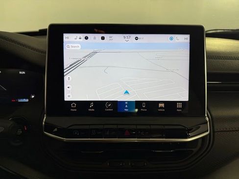 Used 2025 Jeep Compass Trailhawk w/ Trailhawk Elite Group image 18