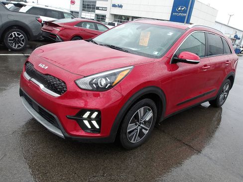 Used 2022 Kia Niro EX Premium image 3