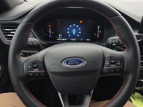Used 2025 Ford Escape ST-Line Select AWD/4WD image 15