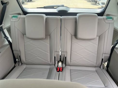 New 2026 Volkswagen Atlas SE image 9