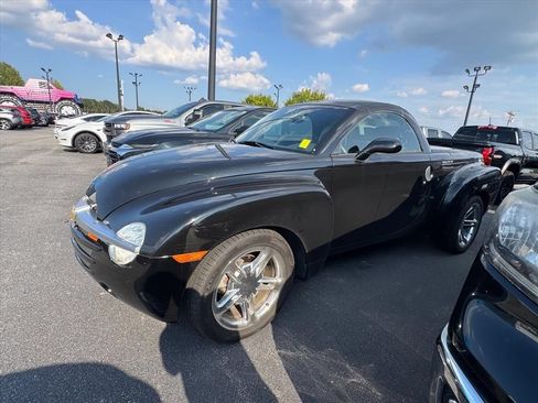 Used 2005 Chevrolet SSR w/ Preferred Equipment Group RWD image 8