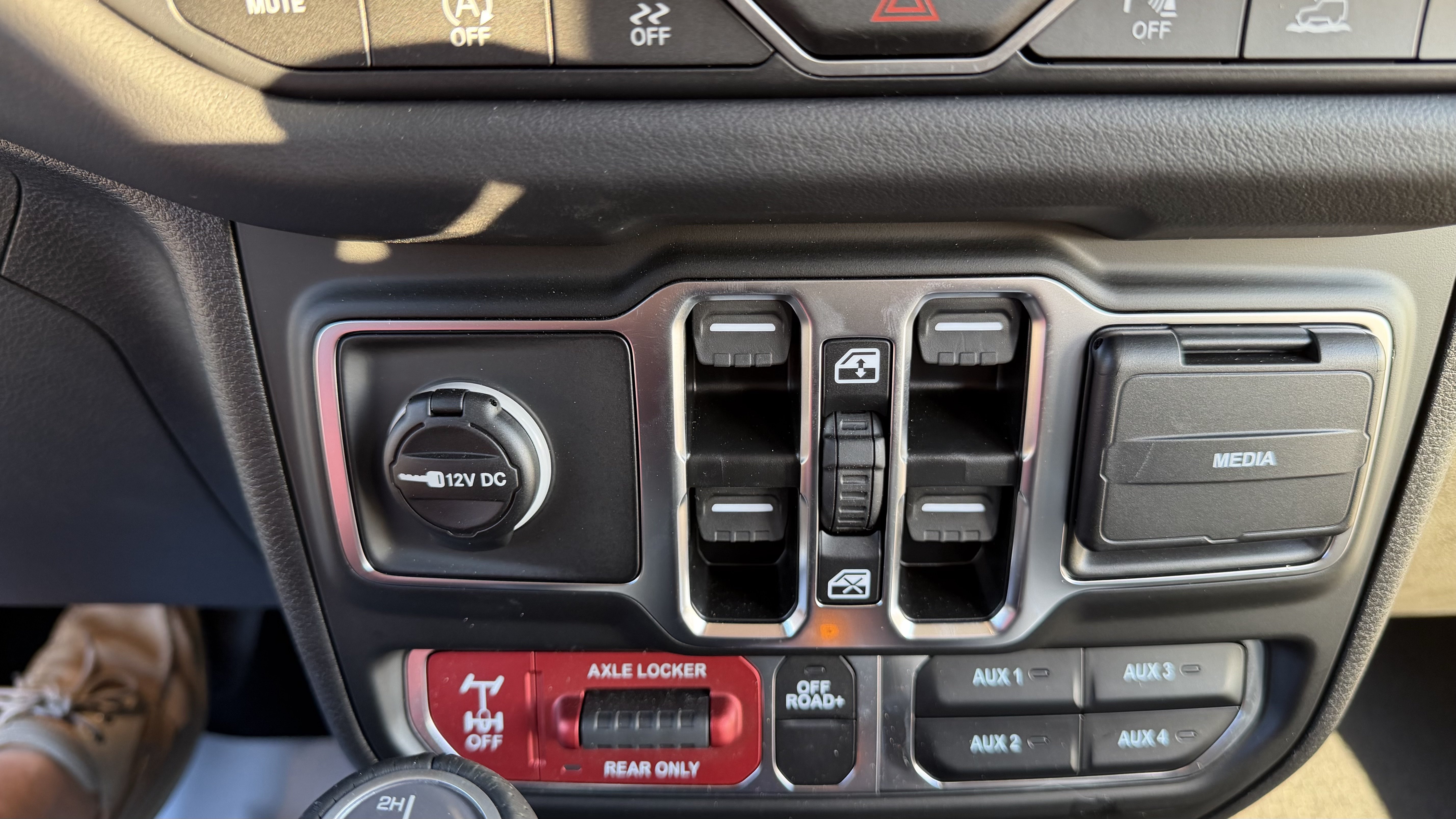 Used 2026 Jeep Gladiator Mojave AWD/4WD image 27