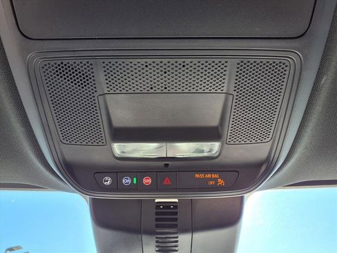 Used 2025 Chevrolet Traverse LT w/ Enhanced Driving Package image 13