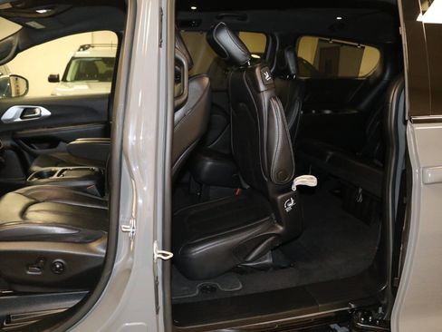 Used 2022 Chrysler Pacifica Touring-L w/ S Appearance Package FWD image 74