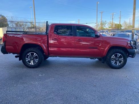 Used 2019 Toyota Tacoma TRD Sport image 7