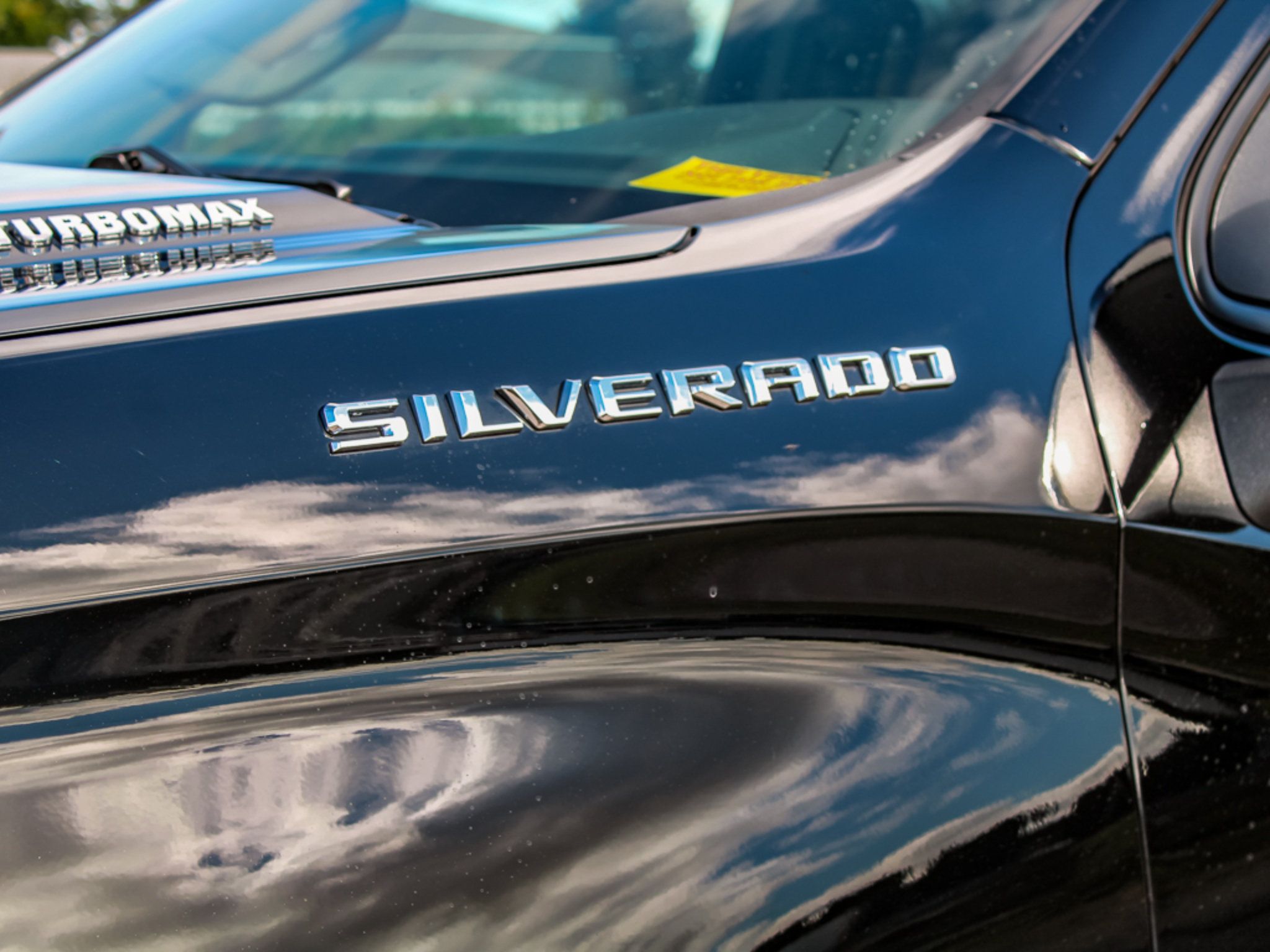 Used 2025 Chevrolet Silverado 1500 LT AWD/4WD image 14