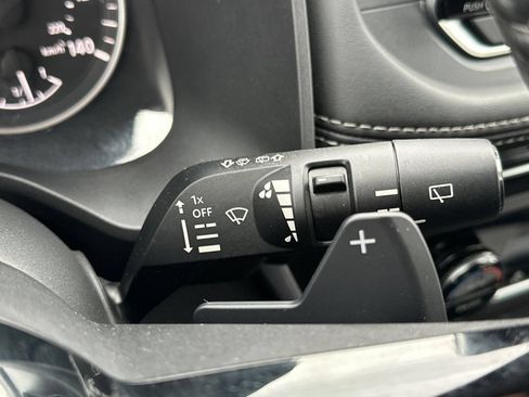 Used 2023 Nissan Rogue SV w/ SV Premium B Package FWD image 33