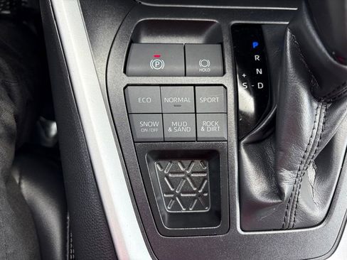 Certified 2025 Toyota RAV4 XLE Premium AWD/4WD image 27