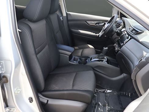 Used 2019 Nissan Rogue SV FWD image 19
