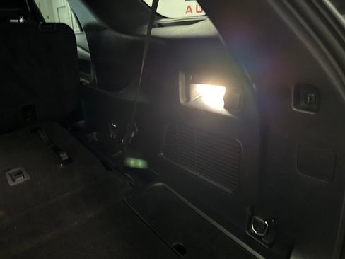 Used 2023 Ford Explorer ST-Line w/ Class IV Trailer Tow Package AWD/4WD image 34