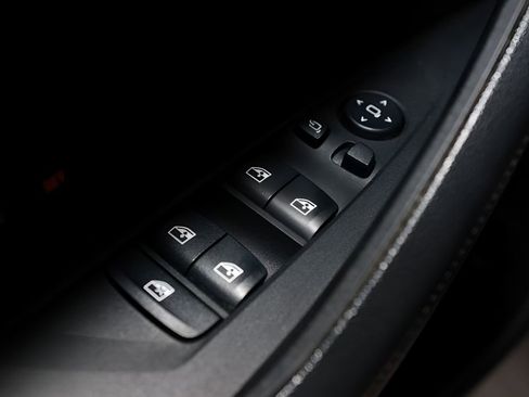 Used 2022 BMW i4 eDrive40 image 33