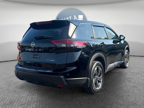 Used 2024 Nissan Rogue SV AWD/4WD image 3