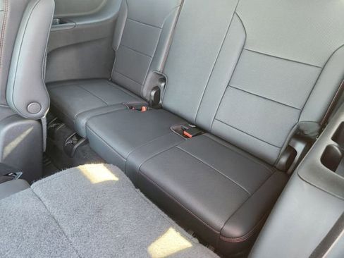 Used 2024 Chevrolet Traverse RS image 30