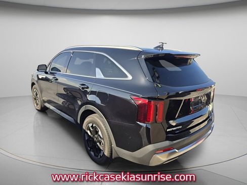 Used 2024 Kia Sorento S w/ Panoramic Sunroof Package FWD image 5