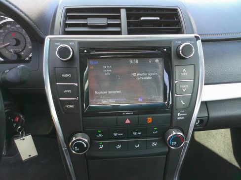 Used 2017 Toyota Camry SE FWD image 16