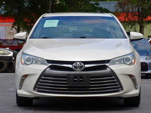Used 2015 Toyota Camry XLE w/ Moonroof Package FWD image 6