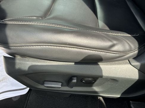 Used 2021 Ford Explorer XLT w/ Equipment Group 202A image 12