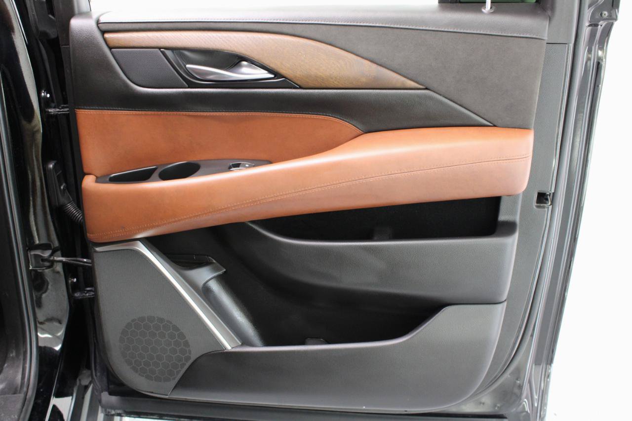 Used 2019 Cadillac Escalade ESV Luxury RWD image 50