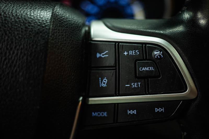 Used 2023 Toyota Highlander XLE FWD image 23