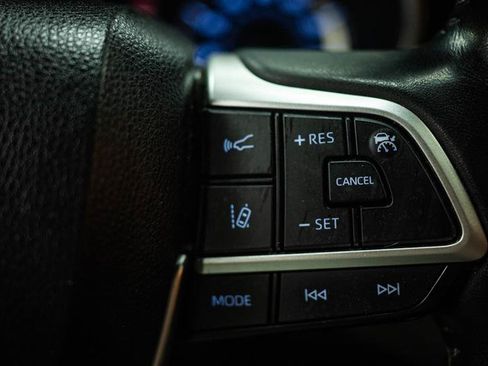 Used 2023 Toyota Highlander XLE FWD image 23