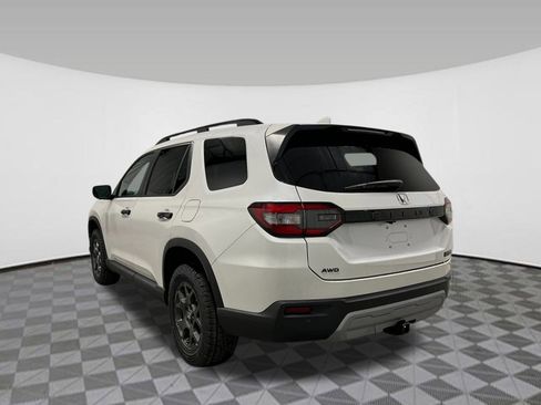 New 2025 Honda Pilot TrailSport image 3