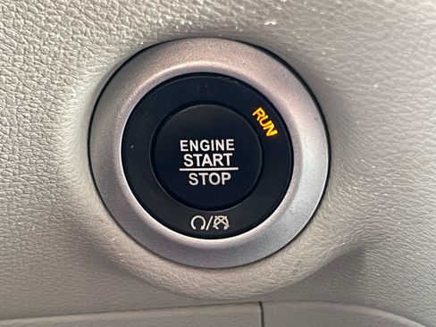 Used 2020 Chrysler Pacifica Touring-L Plus FWD image 11