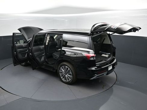 New 2026 INFINITI QX80 Luxe image 2