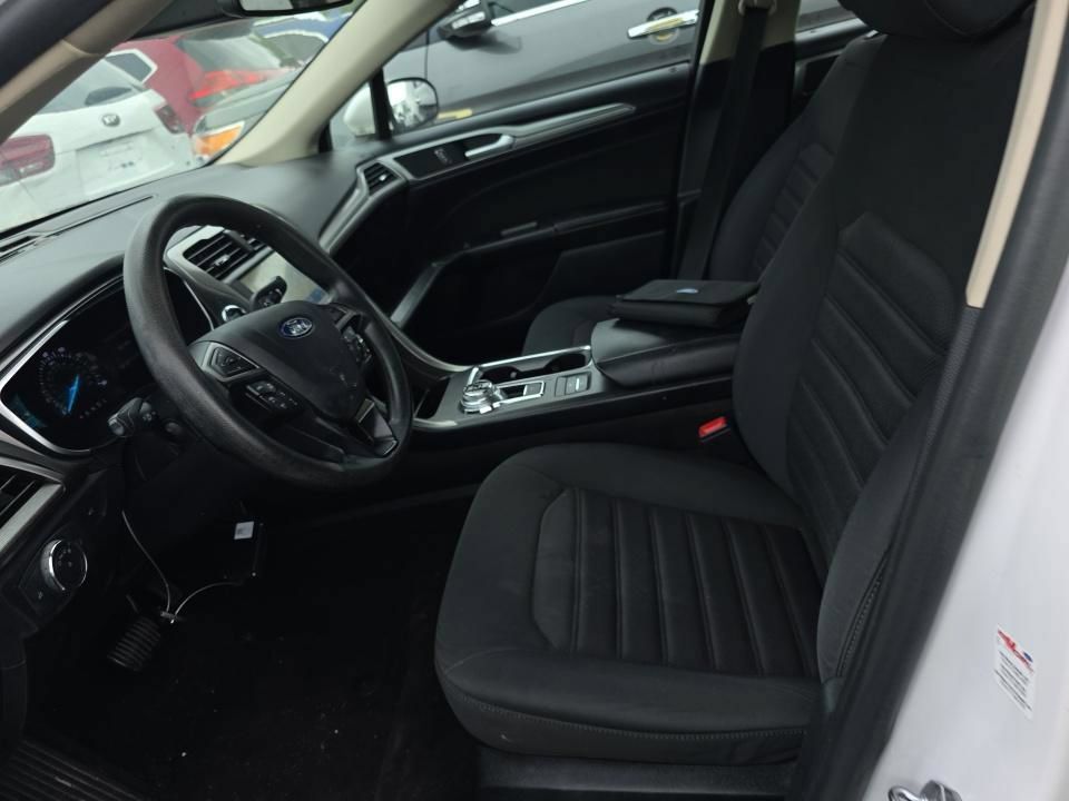 Used 2020 Ford Fusion SE FWD image 11