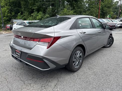 Used 2024 Hyundai Elantra SEL FWD image 3