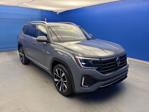 Certified 2026 Volkswagen Atlas SEL Premium R-Line AWD/4WD image 2