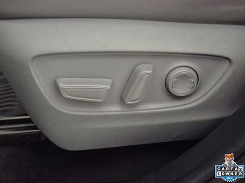 Used 2022 Toyota Highlander XLE AWD/4WD image 17