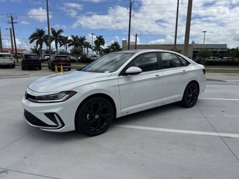 New 2025 Volkswagen Jetta SE image 7