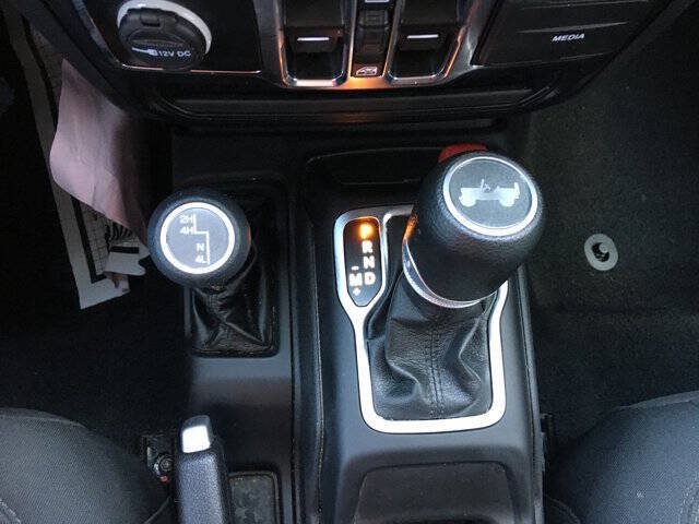 Used 2022 Jeep Wrangler Unlimited Sport AWD/4WD image 19