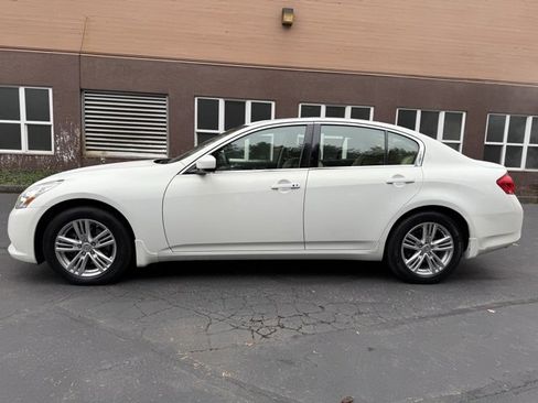 Used 2011 INFINITI G37 x w/ Premium Pkg image 8