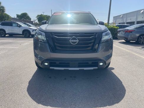 Certified 2022 Nissan Pathfinder SL w/ SL Black Package AWD/4WD image 3
