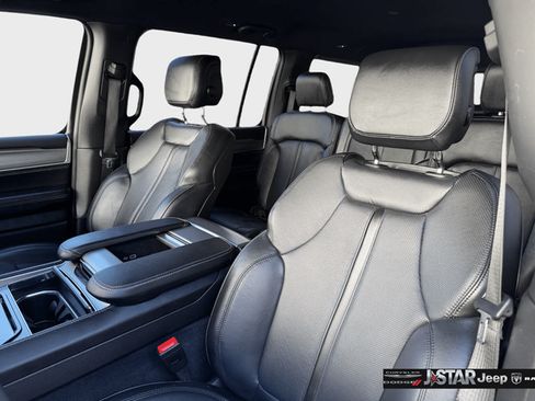 Used 2025 Jeep Wagoneer Series II w/ 8-Passenger Seating Package AWD/4WD image 11