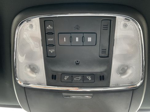 Used 2022 Jeep Grand Cherokee Laredo X AWD/4WD image 35