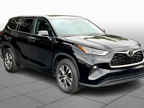 Certified 2023 Toyota Highlander XLE image 2